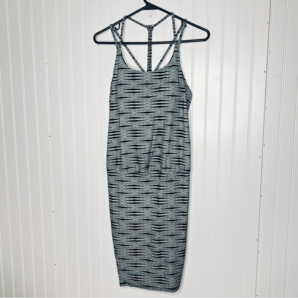 ATHLETA ARIEL VENICE SWIM DRESS IN BKACK AND WHITE SIZE SMALL